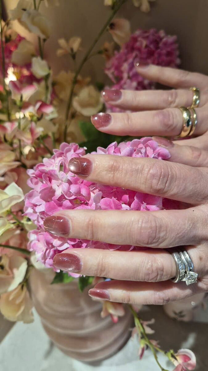 Soft mauve nails with pink hydrangeas